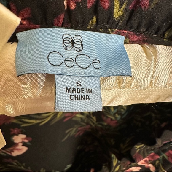 CeCe Women’s Floral Print Ruffled V-Neck Button Front Blouse - Picture 11 of 15